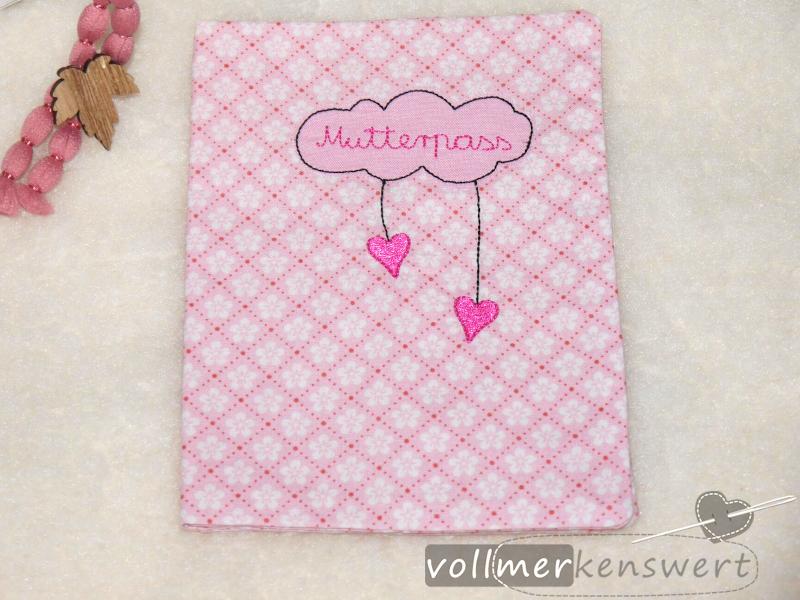 Mutterpasshülle bestickt mit Wolke, Herzen und Schriftzug -sofort lieferbar-